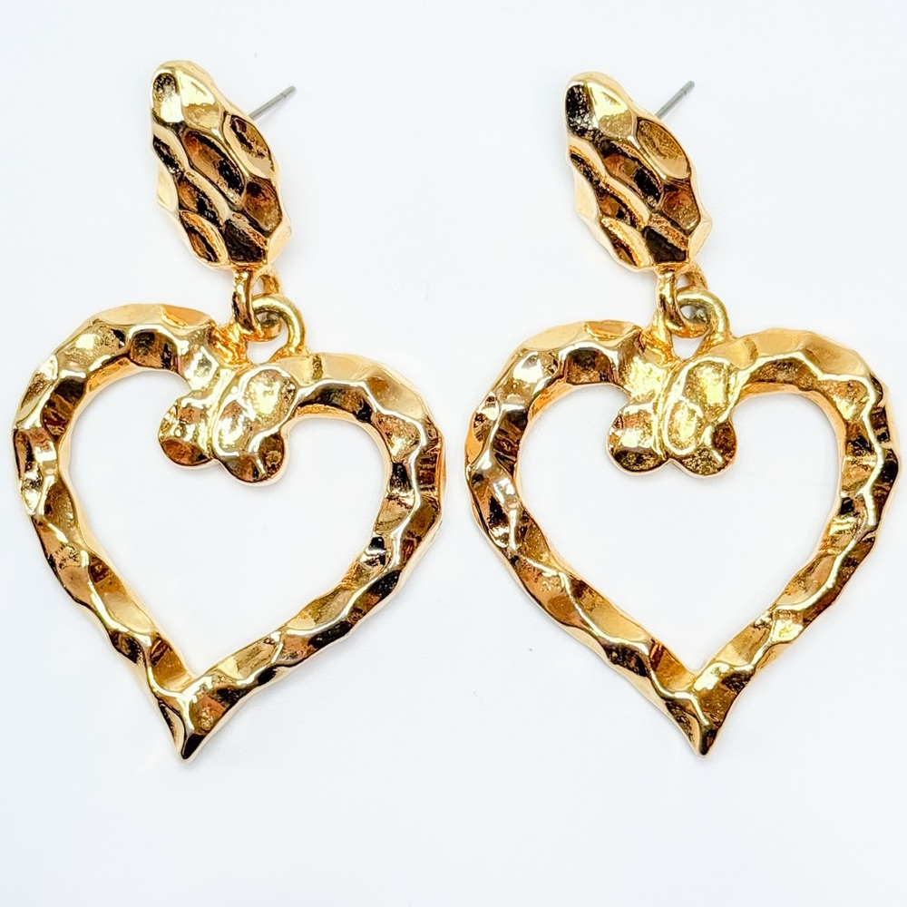 💕2/$30 Vintage Hammered Gold Tone Heart Earrings Statement 1.5” JT0519